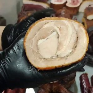 Запечений рулет з генеральського сала